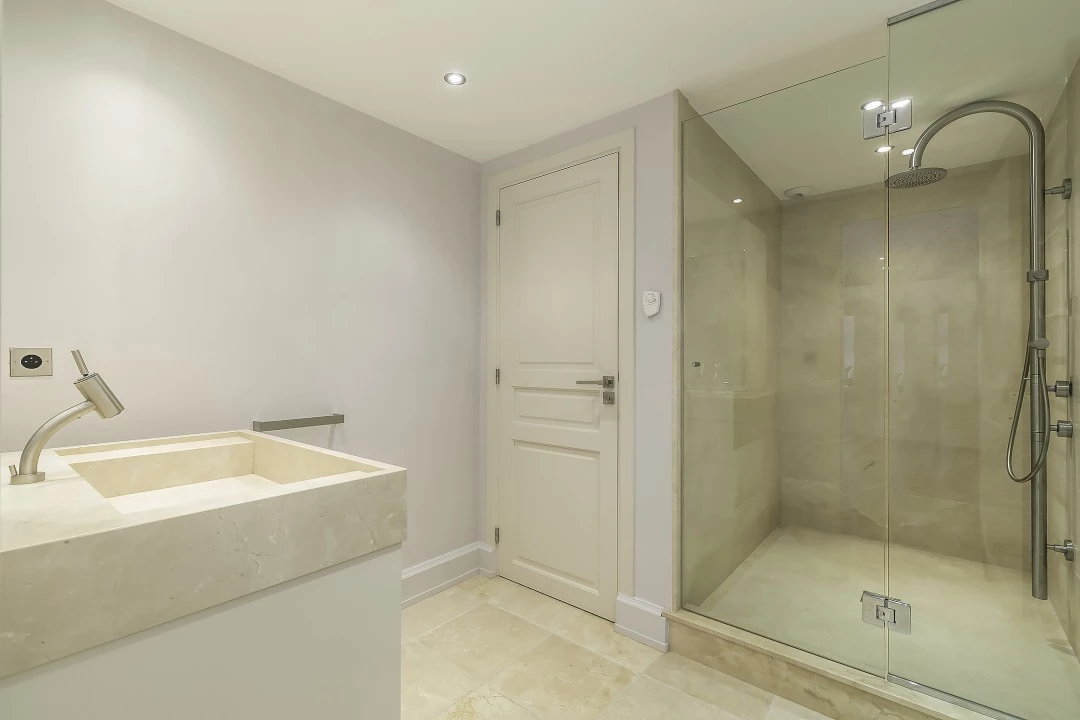 1680593611-Luxury Real estate rent Cannes villa Mosaique property shower.webp